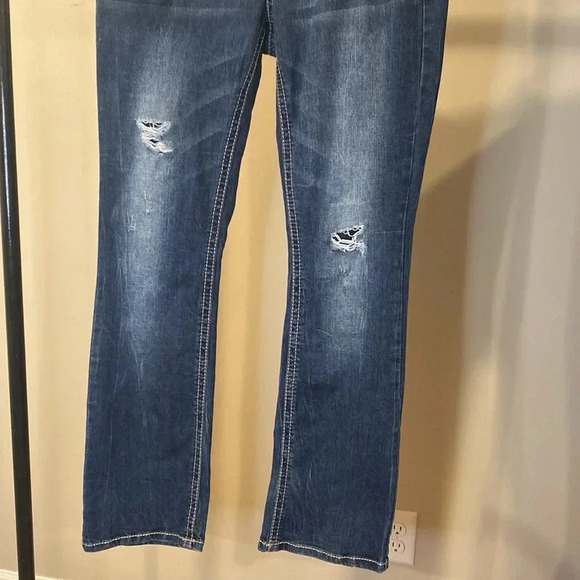 Maurice’s boot cut distressed dark wash jeans LIKE NEW size 7/8 reg - Picture 3 of 11